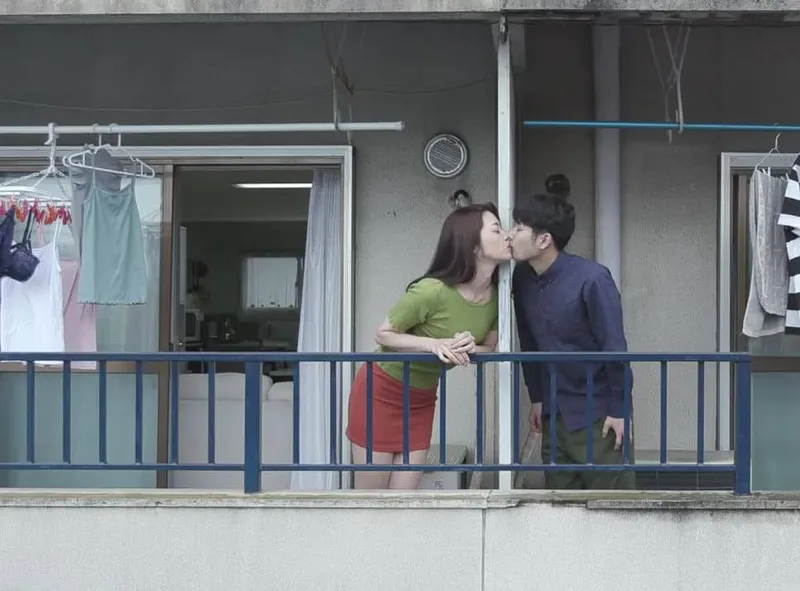 Tiếng rên của chị cạnh bên gần nhà và cậu thanh niên được lái máy bay