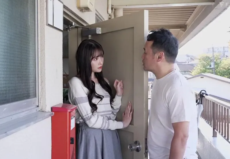 Người đẹp arina bị gã biến thái cạnh bên bắt cóc làm nô lệ khi ông chồng đã đi làm