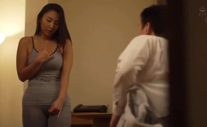 ông chồng dẫn tiền bối cũ về nhà mà không biết là tình cũ của vợ