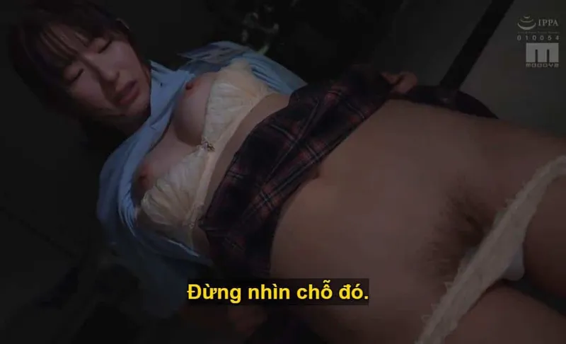 Sếp trên lập mưu "xxx" cô em dưới quyền kiêu kỳ lười nhác, suốt ngày bận rộn chat chit cùng người yêu.